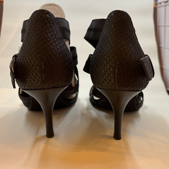 Size 7.5 Michael Kors black strappy heels - Picture 3 of 8